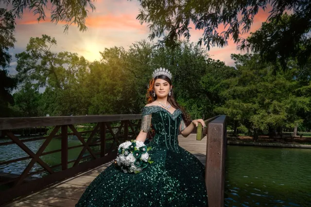 FV Solutions Houston Quinceanera Photography green xv dress