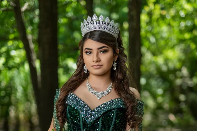 FV Solutions Houston Quinceanera Photography green dress